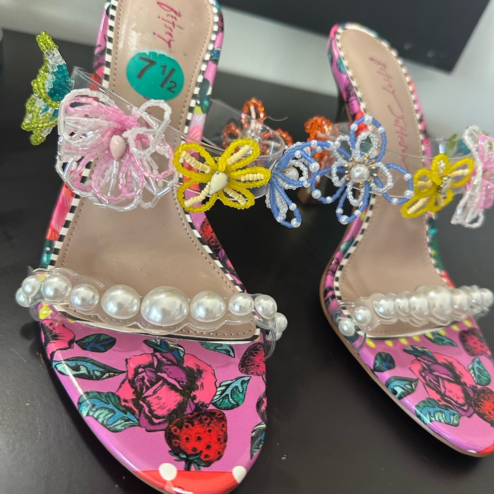 🆕Betsey Johnson GOLDIEE Bright Beaded Floral Heels - Picture 7 of 17